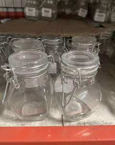 ฝาปิดสนิท ช่วยเก็บกลิ่นหอมไว้ได้นาน เหมาะสำหรับการเก็บอาหาร -ฝาปิดสนิทกันอากาศเข้า ช่วยรักษากลิ่นและรสของอาหารได้นานขึ้น -ฝาปิดแบบสุญญากาศ ช่วยถนอมอาหารให้สดใหม่ - บรรจุ 100 ml