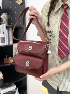 Niche retro horizontal crossbody bag versatile for commuting vertical single-shoulder bag simple underarm bag fashionable small square bag