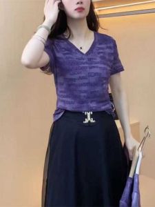 เสื้อยืดแขนสั้นฤดูร้อนแฟชั่นสําหรับผู้หญิงวัยกลางคนและผู้สูงอายุพร้อมตัวอักษรกระชับสัดส่วนการออกแบบการพิมพ์คอวีตรงด้านบนหลอด