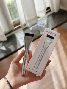 Wakemake | Streak-Free Translucent Makeup Brush