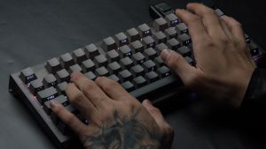 RECCAZR KW75pro Wireless Mechanical Keyboard Hotswappable Three-mode Bluetooth/Type-c Wired/Wireless Gaming Keyboard RGB Backlit Side Engraved keyboard for PC Laptop Computer