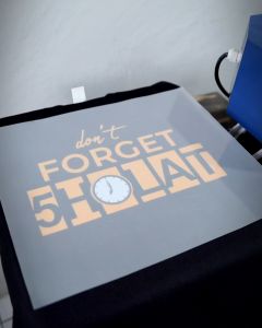 Desain Kaos Keren - Kaos Dont Forget Sholat - Kaos Islami - Bahan Combed 20s Lembut Nyaman Standar Distro