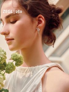 ต่างหูตกแต่งด้วยหยดน้ำเพชรแบบดีไซน์เรขาคณิตสำหรับผู้หญิง เครื่องประดับแฟชั่นระดับไฮเอนด์แบบหนักๆ ต่างหูทรงหยดน้ำเพชรแบบใหม่