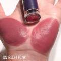 ลิปแมทต์ Srichand คอลใหม่ Rose All Around สี 09 Rich Pink สวย10/10 เป็นแมทต์ที่ไม่แห้ง มีบำรุงด้วยชุ่มชื่น ปากนุ่มอิ่มฟูสุดๆ. 