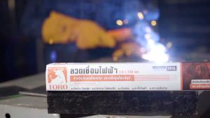 TORO ลวดเชื่อมไฟฟ้า 2.6 x 350 mm (1 กล่อง 2 KG.) | เหมาะสำหรับเชื่อมเหล็กเหนียว และเหล็กชุบกัลวาไนซ์