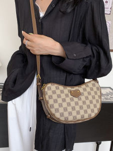 Accessible Luxury High Textured Women's Bag: 2024's Must-Have