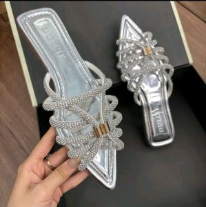 Dép Lê Mũi Nhọn Quai Rọ X Xỏ 6 Dây Đá Ngang