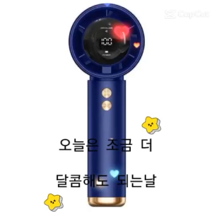 Quạt cầm tay nhỏ gọn với thiết kế điện thoại kích thước 58mm x 158mm màu đen bóng màn hình hiển thị số hai nút điều khiển vàng.