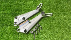 Cặp gác chân wave 2000-2004 có ốc