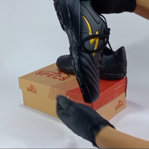Sepatu Futsal Specs Seri Classic type gerigi cengkram kuat warna Hitam Terbaru