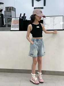 แฟชั่นฤดูร้อน กางเกงยีนส์เด็กผู้หญิงขาสั้น ยีนส์เด็กผู้หญิง ผ้าคุณภาพดี ระบายอากาศได้สะดวกสบาย เอวยางยืด 130-160cm 【จัดส่งจากประเทศไทย】