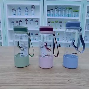 Bình nước nhựa Swim 550ml có dây cầm tay và lọc bã nước hoa quả