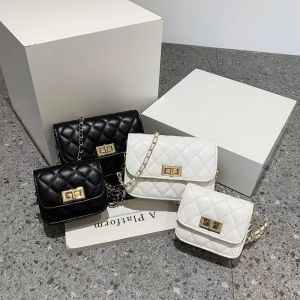 Deere Jack กระเป๋าสะพาย กระเป๋าสะพายผญ กระเป๋าสะพายผู้หญิง กระเป๋าแฟชั่น ครอสบอดี้แฟชั่นกระเป๋าสะพายไหล่สายโซ่สไตล์เกาหลีแบบย้อนยุค กระเป๋าสะพายข้างผู้หญิง กระเป๋าสะพายผญ กระเป๋