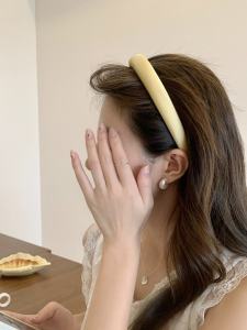 Elegant Yellow & White Hairband: A Versatile Quality Headwear
