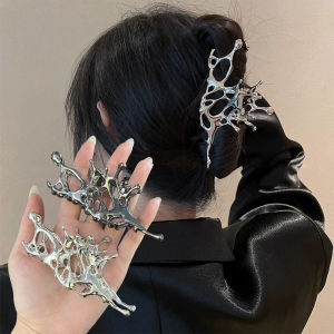 ที่หนีบจับทรงเรขาคณิต Y2K สำหรับผู้หญิงตัวหนีบกิ๊ฟหนีบผมรูปปลาฉลาม MODE Korea โลหะสีเงินขนาดใหญ่เครื่องประดับผม