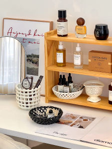 ชั้นวางเครื่องสำอางเซรามิกสไตล์วินเทจแบบจักรยานไผ่เทียม เครื่องสำอาง ผลิตภัณฑ์ดูแลผิว สต็อกน้ำหอม เครื่องประดับ ชั้นวางเครื่องประดับหู อุปกรณ์ตกแต่งโต๊ะแต่งหน้า