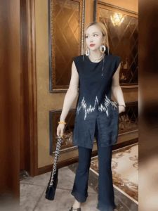 เสื้อยืดแขนกุดคอตุ้มสีดำ ทรงหลวม ทรงเข้ารูป สำหรับผู้หญิง แฟชั่นฤดูร้อน 2025 ผ้าฝ้ายผสมโพลีเอสเตอร์ ระบายอากาศได้ดี