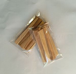 Daun pohon aren muda kering