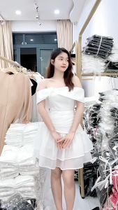 Đầm dự tiệc trễ vai dáng xòe kèm bông cài Miian Dress