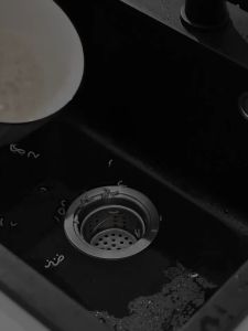 1pc Sink Triangle Drain Basket Stainless Steel Kitchen Residue Filter Net Basket Leakage Wash Vegetable Basket Storage Shelf