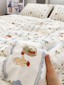 ผ้าห่มเด็กผ้าฝ้ายแท้ลายกระต่ายรับประทานบลูบาร์รี่ ผ้าห่มฤดูใบไม้ผลิฤดูร้อนฤดูใบไม้ร่วงฤดูหนาว ผ้าห่มห้องนักเรียน 3 ชิ้น 4 ชิ้น