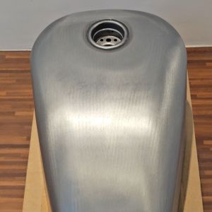 Motorcycle Gas Tank 9-Liter Aftermarket - Carburetor type Honda Steed VLX 400 Honda Shadow Bobbers / Choppers