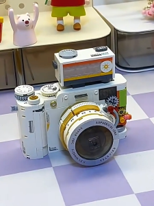 2025 New Logo-Style Retro Camera Building Set – SLR Model Assembly Toy Girls’ Gift Series