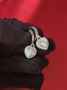 Diamcity (Free Gra Certificate) 05 Karat Moissanite Penjualan Panas Anting-anting Cinta Di Perhiasan Wanita Grosir
