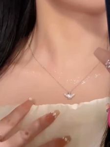 Pharaoh🎀Kalung Malaikat Mahkota Wanita Cahaya Mewah Fashion Kilau Kalung Desain Sederhana Lanjut Elegan