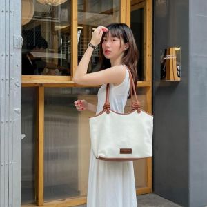 กระเป๋าถือความจุขนาดใหญ่สีตัดกัน กระเป๋าสะพายลําลองสําหรับเดินทาง