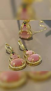 ใหม่แฟชั่นจีนสีแดงสีชมพูหยกน้ำเต้าต่างหูหัวเข็มขัดต่างหูผู้หญิงระดับไฮเอนด์