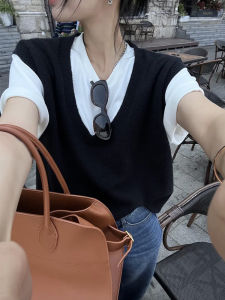 เสื้อยืดแขนสั้นผู้หญิงสไตล์ฝรั่งเศส 2024 ฤดูร้อนใหม่ ดีไซน์เก๋ไก๋ เสื้อเชิ้ตถักแบบชั้นใน เสื้อผ้าทำงานฤดูร้อน