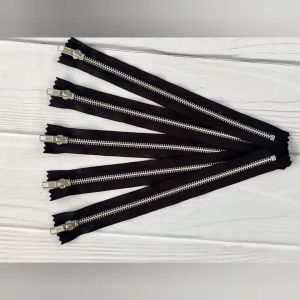 Resleting Zipper Ritsleting YKK 25 cm Atau 10 inch Hitam Silver Type Gigi Besi Model Set Close-End Harga Per Biji