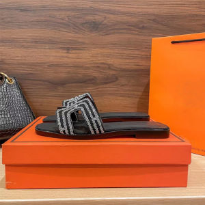 Low-Heel Flat Bottom Sandals Womens Summer Casual Beachwear Rhinestone Embellished Slip-On Sandals Youth Suitable Daily Wear