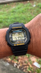 Đồng hồ nam điện tử si Nhật Casio DW5600e mặt chữ nhật
