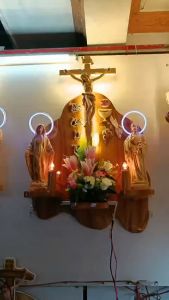 BỘ BÀN THỜ THIÊN CHÚA GỖ PƠ MU TƯỢNG CAO 35CM GẮN ĐÈN LED HÀO QUANG HOA ĐÈN CHẦU ĐẦY ĐỦ