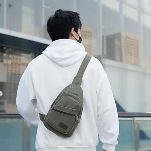 PIYU กระเป๋าสะพายซิป 3 ชั้นของผู้ชายใหม่กระเป๋าผ้าใบแฟชั่นบุรุษหนากระเป๋าสะพายพร้อมช่องเสียบหูฟัง