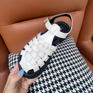 รองเท้าแตะส้นเตี้ยแบบสวมหัวสไตล์โรมันหนังแท้สำหรับผู้หญิง ฤดูร้อนปี 2024 รองเท้าแตะแบบสวมหัวสไตล์โรมันสำหรับผู้หญิง