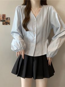เสื้อเชิ้ตคอวีแขนยาวสีฟ้าอ่อนสำหรับผู้หญิง ทรงหลวม ทรงเข้ารูป ทรงไม่สมมาตร รัดเอว ทรงเข้ารูป ฤดูใบไม้ร่วง 2024