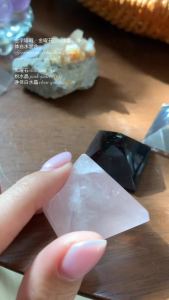 金字塔瑕➗金曜石,粉水晶,净体白水混合 effectt pyramid obsidian ,pink quartz ,clear quartz 黑曜石obsidian💰19.5 粉水晶 pink quartz💰12.2 净体白水晶 clear quartz 💰36.6 #天然水晶 #水晶金字塔 #水晶权杖 #马来西亚卖家 #一手货源