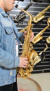 [ammoon]เอ็บอัลโตแซกโซโฟนทองเหลืองเคลือบสีทอง E Flat Sax 802ประเภทคีย์เครื่องดนตรีแบบเป่ากับถุงมือผ้าแปรงทำความสะอาดสายรัดเบาะเคส