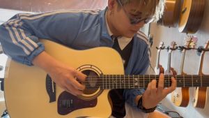 Mantic GT-1DC กีตาร์โปร่ง 41 นิ้ว ทรง Dreadnought Cutaway ไม้แองเกิลแมนสปรูซ/เชอร์รี่วู้ด + ปิ๊ก3 & สาย 6 เส้น1ชุด & ตัวปรับคอแก้ติดเฟรท & คู่มือการตั้งสาย & ใบคอร์ดหัดเล่น