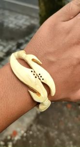 Gelang Akar Bahar Putih Ukir Kujang Kembar