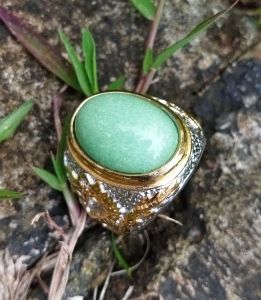 Cincin Batu Pospor Menyala Dalam Gelap