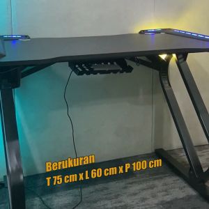 Deli Meja Gaming / Meja Komputer / Gaming Table Kapasitas 300 KG E91512