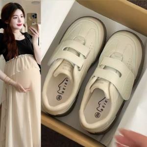 รองเท้าส้นแบนแบบสวมสำหรับใส่กลางแจ้งสำหรับผู้หญิงที่ตั้งครรภ์ รองเท้ากีฬาแบบสวมสบายพื้นนุ่ม รองเท้าสำหรับฤดูใบไม้ผลิและฤดูใบไม้ร่วง