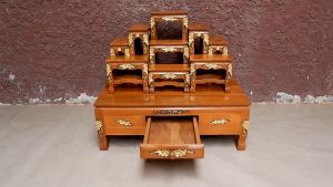 MAISAKPHRAE โต๊ะหมู่บูชาแกะลายไม้สัก หมู่ 9 หน้า 5 กว้าง 56 ยาว 90 สูงรวม 79 ซม. ขนาดลิ้นชัก กว้าง 29 ลึก 40 สูง 8 ซม.