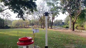 เสาแขวนตะเกียงและไฟ LED. อลูมิเนียม ปรับระดับ พกพาน้ำ หนักเบา พร้อมถุงผ้า และสมอบก สินค้าพร้อมส่งจากไทย