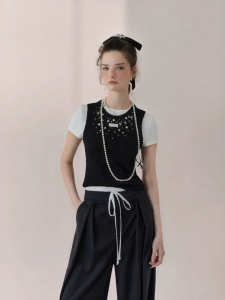 AIVEI | Knit Vest for Both Layering and Wearing Out