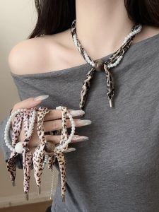 Retro Brown Leopard Print Heart Scarf Necklace Womens Unique Design Sweater Chain Accessory New 2025 Sweet Cool Style Alloy
